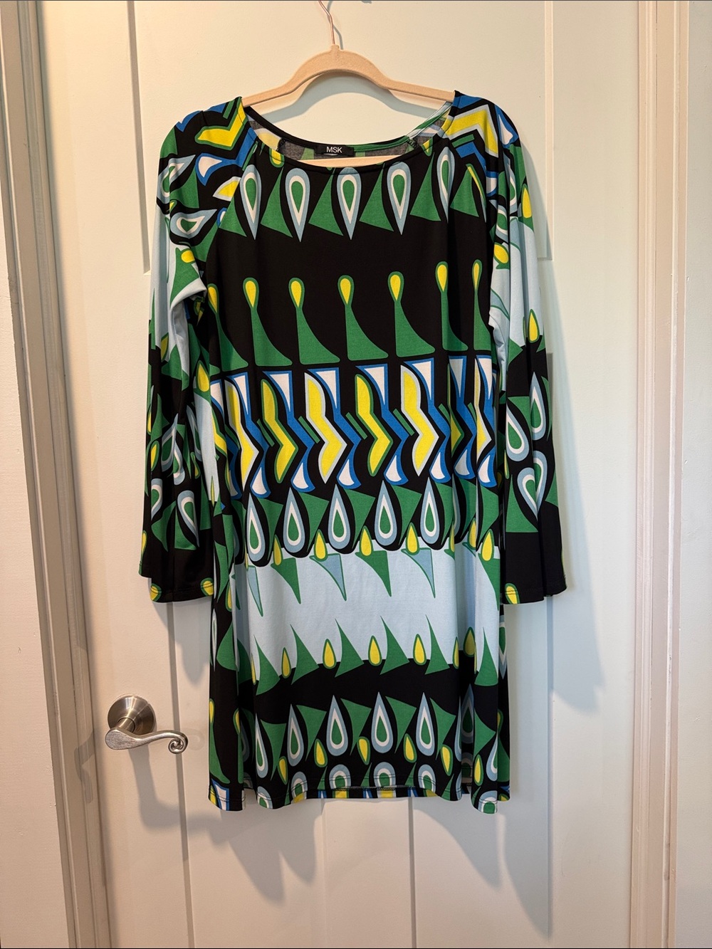 MSK Black and Green Geometric Long Sleeve Shift Dress
